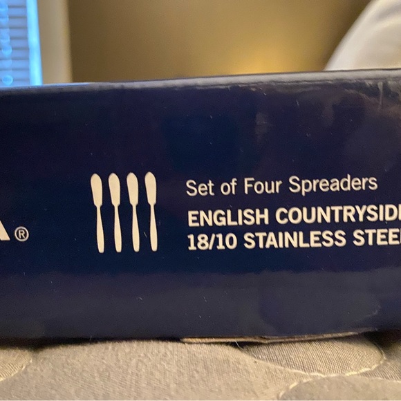 Mikasa Silver Stainless Steel Spreaders - Picture 3 of 4